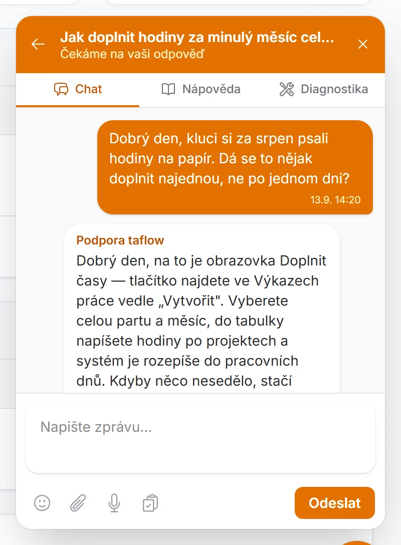 Okno podpory na záložce Chat: nahoře název dotazu a stav Čekáme na vaši odpověď, pod tím dotaz zákazníka a odpověď podpory s radou, kde najít obrazovku Doplnit časy, dole pole pro psaní