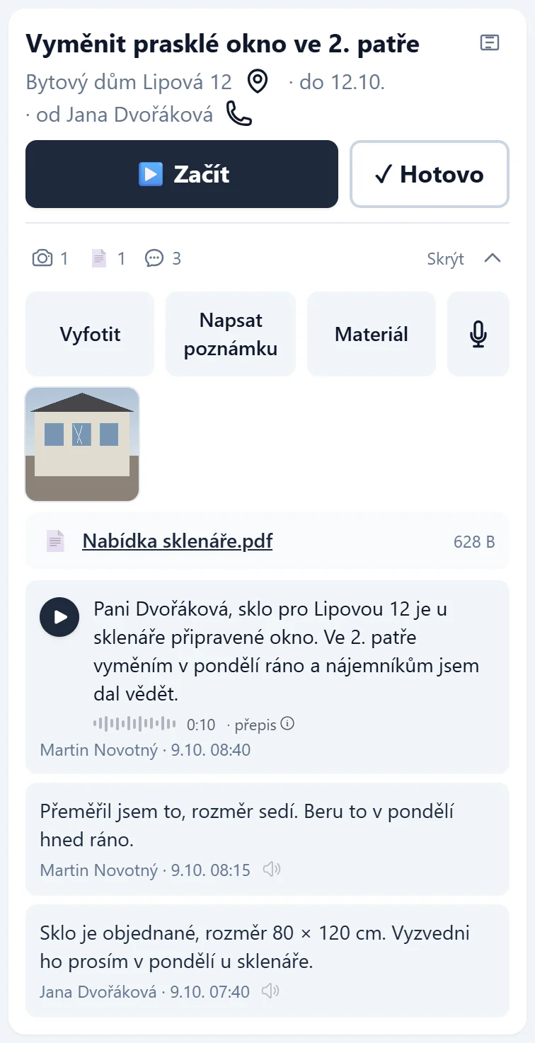 Rozbalená spodní část karty: tlačítka Vyfotit, Napsat poznámku, Materiál a mikrofon, pod nimi fotka, nabídka v PDF, hlasová poznámka přepsaná na text s tlačítkem k přehrání a dvě psané poznámky se jménem, časem a reproduktorem pro čtení nahlas