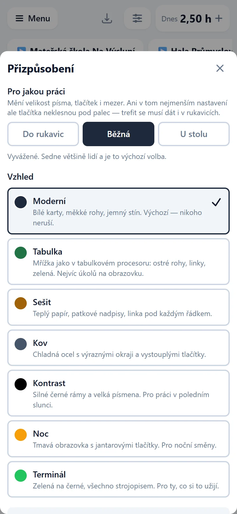 Okno Přizpůsobení: volby Do rukavic, Běžná a U stolu a seznam vzhledů Moderní, Tabulka, Sešit, Kov, Kontrast, Noc a Terminál